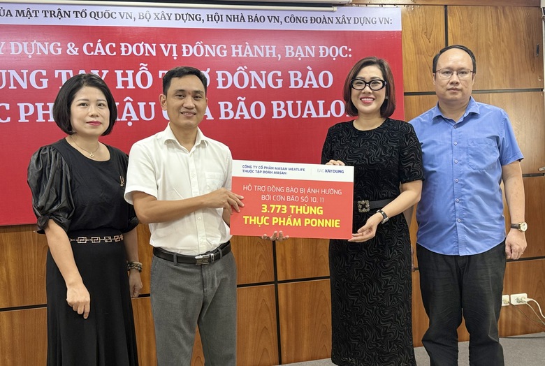 B&aacute;o X&acirc;y dựng v&agrave; c&aacute;c nh&agrave; t&agrave;i trợ ủng hộ hơn 2,4 tỷ đồng gi&uacute;p Th&aacute;i Nguy&ecirc;n khắc phục b&atilde;o lũ- Ảnh 5.