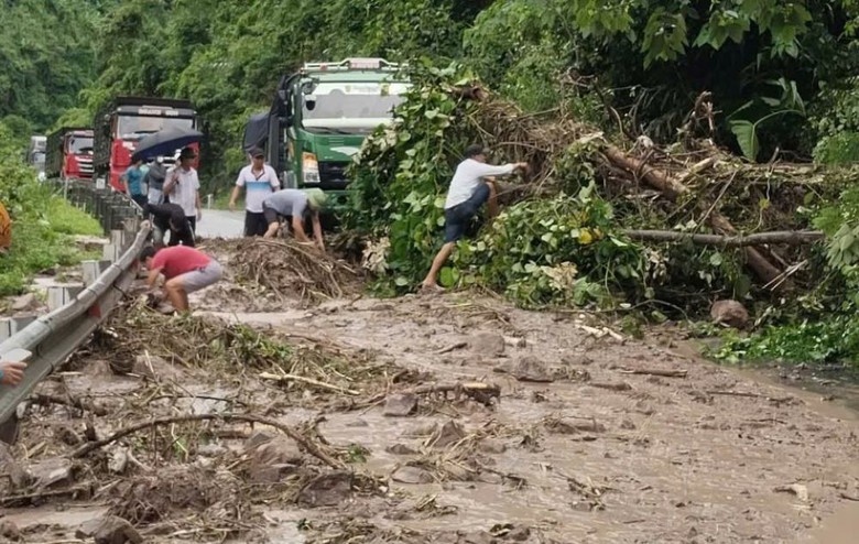 Mưa lớn g&acirc;y ngập lụt, chia cắt giao th&ocirc;ng cục bộ tại c&aacute;c x&atilde; miền n&uacute;i ph&iacute;a Nam Quảng Trị- Ảnh 2.