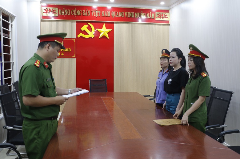 Nghệ An: Bắt đối tượng giả danh "kh&aacute;m bệnh miễn ph&iacute;" để b&aacute;n thực phẩm chức năng gi&aacute; cao- Ảnh 1.