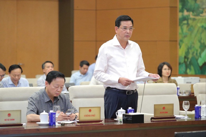 Thứ trưởng B&ugrave;i Xu&acirc;n Dũng l&agrave;m r&otilde; về đề xuất mở rộng đối tượng miễn giấy ph&eacute;p x&acirc;y dựng- Ảnh 4.