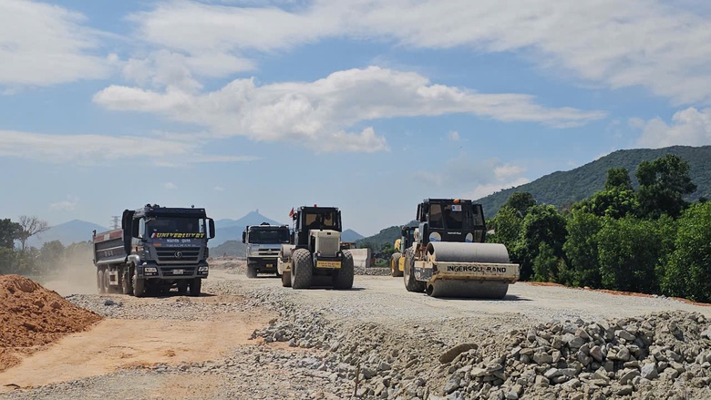60 ng&agrave;y đ&ecirc;m thi c&ocirc;ng nước r&uacute;t ho&agrave;n th&agrave;nh cao tốc Ch&iacute; Thạnh - V&acirc;n Phong- Ảnh 3.