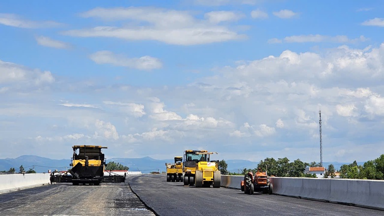60 ng&agrave;y đ&ecirc;m thi c&ocirc;ng nước r&uacute;t ho&agrave;n th&agrave;nh cao tốc Ch&iacute; Thạnh - V&acirc;n Phong- Ảnh 5.