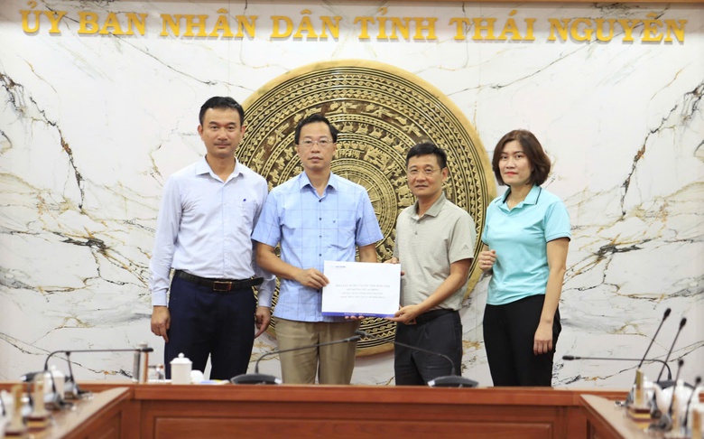 B&aacute;o X&acirc;y dựng v&agrave; c&aacute;c nh&agrave; t&agrave;i trợ ủng hộ hơn 2,4 tỷ đồng gi&uacute;p Th&aacute;i Nguy&ecirc;n khắc phục b&atilde;o lũ- Ảnh 10.