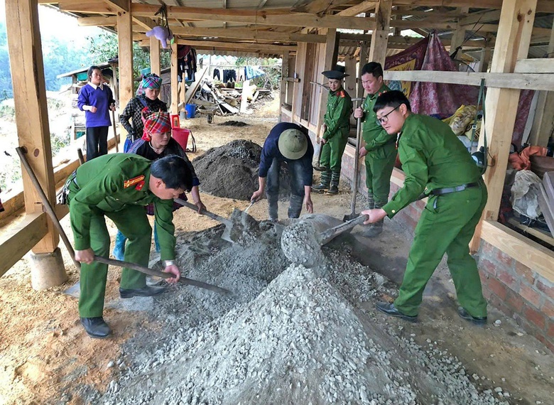 X&oacute;a nh&agrave; tạm, nh&agrave; dột n&aacute;t, h&agrave;nh tr&igrave;nh y&ecirc;u nước từ những m&aacute;i ấm v&ugrave;ng cao ở L&agrave;o Cai- Ảnh 1.