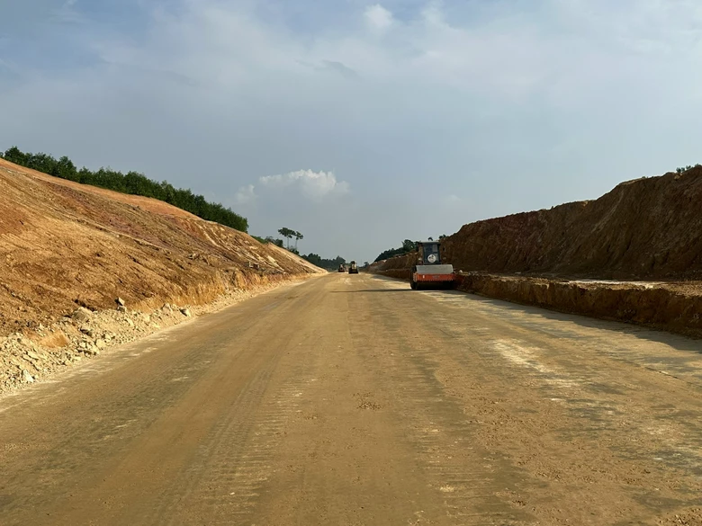 Chạy nước r&uacute;t, đua tiến độ tr&ecirc;n cao tốc Tuy&ecirc;n Quang - H&agrave; Giang- Ảnh 2.