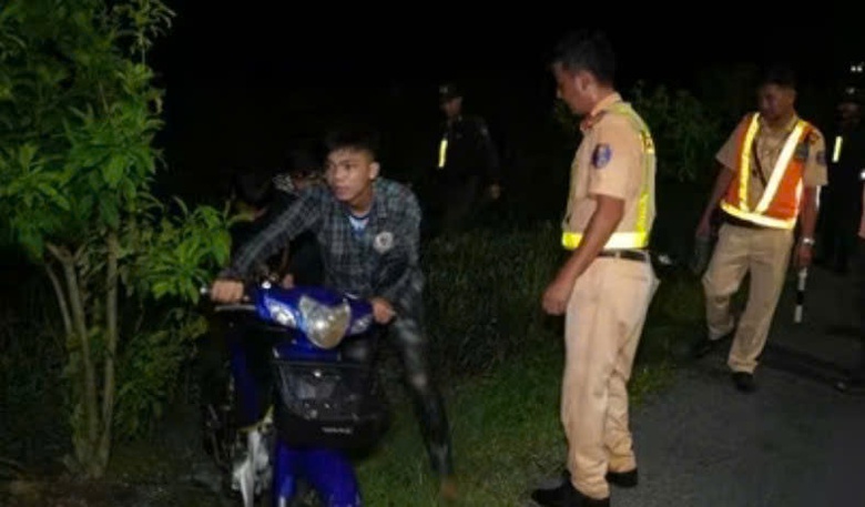 Đồng Tháp: Khởi tố 10 đối tượng chạy xe nẹt pô, gây rối trật tự công cộng- Ảnh 1. Đồng Tháp: Khởi tố 10 đối tượng chạy xe nẹt pô, gây rối trật tự công cộng- Ảnh 1.