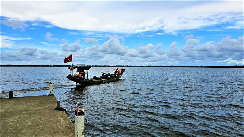 Huế: N&acirc;ng cao &yacute; thức cho người đi đ&ograve;, th&ocirc;ng tư về phao cứu sinh đem lại b&igrave;nh y&ecirc;n s&ocirc;ng nước- Ảnh 3.