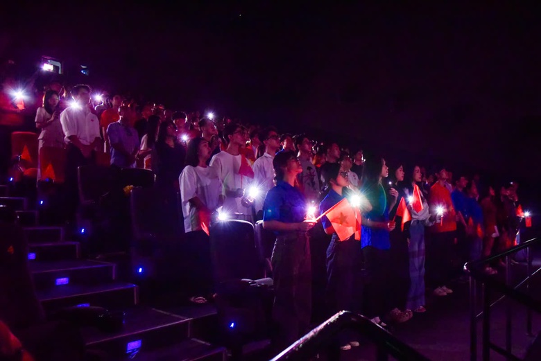 "Tổ quốc trong tim: The Concert Film", khi t&igrave;nh y&ecirc;u nước được kể bằng &acirc;m nhạc v&agrave; điện ảnh- Ảnh 4.