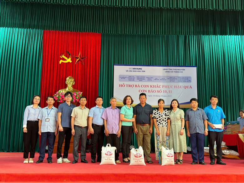 B&aacute;o X&acirc;y dựng v&agrave; c&aacute;c nh&agrave; t&agrave;i trợ ủng hộ hơn 2,4 tỷ đồng gi&uacute;p Th&aacute;i Nguy&ecirc;n khắc phục b&atilde;o lũ- Ảnh 14.