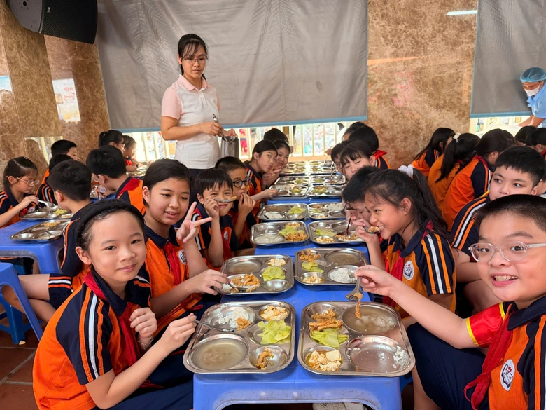 Khi bữa ăn b&aacute;n tr&uacute; "ngon như cơm nh&agrave;"- Ảnh 4.