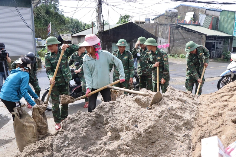 H&agrave;nh tr&igrave;nh "Triệu tấm l&ograve;ng, ngh&igrave;n m&aacute;i nh&agrave;" ở Lai Ch&acirc;u- Ảnh 3.