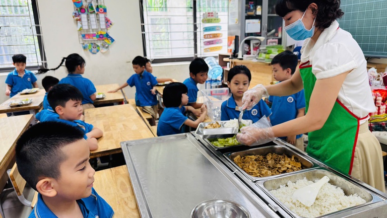 Khi bữa ăn b&aacute;n tr&uacute; "ngon như cơm nh&agrave;"- Ảnh 8.