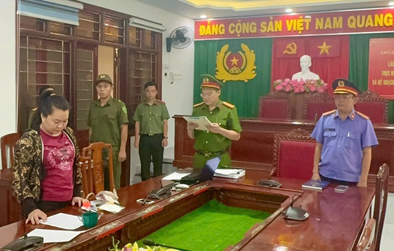 Gia Lai: Tạm giam nữ qu&aacute;i lừa "chạy &aacute;n" chiếm đoạt 2,5 tỷ đồng- Ảnh 1.