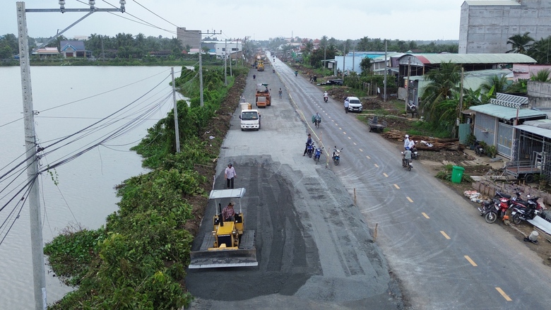 Đồng Tháp: Dự án đường tỉnh 879C tăng tốc về đích, thông xe cuối năm 2025- Ảnh 3. Đồng Tháp: Dự án đường tỉnh 879C tăng tốc về đích, thông xe cuối năm 2025- Ảnh 3.