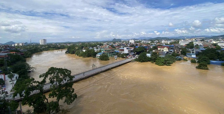 Th&aacute;i Nguy&ecirc;n: Tạm cấm lưu th&ocirc;ng để kiểm định kết cấu cầu Gia Bẩy sau trận lũ lịch sử- Ảnh 1.