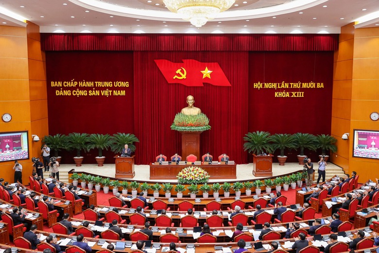 Bộ Ch&iacute;nh trị ban h&agrave;nh quy định mới về c&ocirc;ng t&aacute;c c&aacute;n bộ- Ảnh 2.