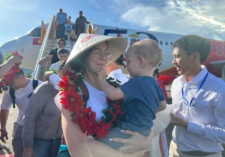 An Giang đ&oacute;n chuyến bay thẳng chở 220 h&agrave;nh kh&aacute;ch từ Nga đến Ph&uacute; Quốc- Ảnh 2.