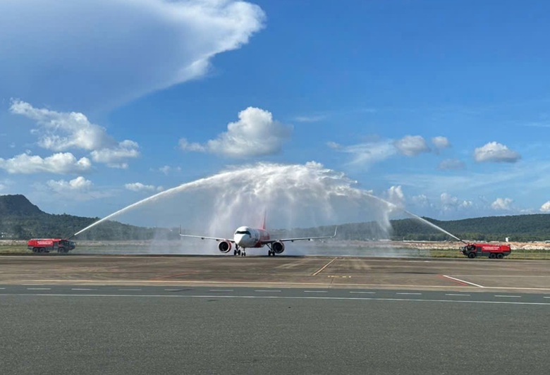 An Giang đ&oacute;n chuyến bay thẳng chở 220 h&agrave;nh kh&aacute;ch từ Nga đến Ph&uacute; Quốc- Ảnh 1.