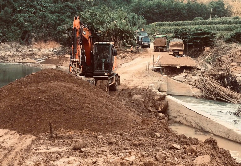 Thái Nguyên: 48 giờ nối thông tỉnh lộ 271 sau lũ dữ- Ảnh 7. Thái Nguyên: 48 giờ nối thông tỉnh lộ 271 sau lũ dữ- Ảnh 7.