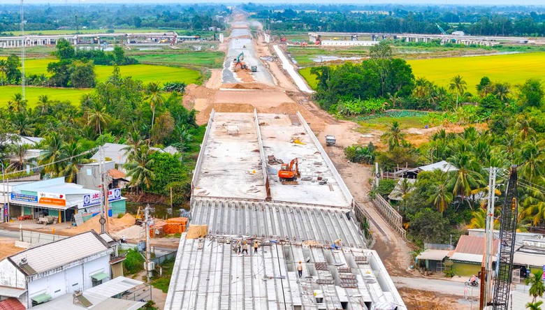 Các dự án cao tốc ở Đồng bằng sông Cửu Long đang thi công thế nào?- Ảnh 1. Các dự án cao tốc ở Đồng bằng sông Cửu Long đang thi công thế nào?- Ảnh 1.
