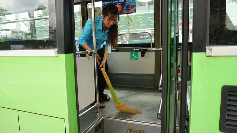 H&agrave;nh tr&igrave;nh dịu d&agrave;ng của những người phụ nữ tr&ecirc;n xe bu&yacute;t- Ảnh 2.