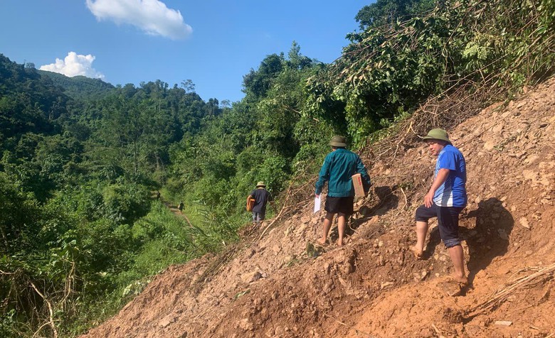 Thái Nguyên: 48 giờ nối thông tỉnh lộ 271 sau lũ dữ- Ảnh 3. Thái Nguyên: 48 giờ nối thông tỉnh lộ 271 sau lũ dữ- Ảnh 3.