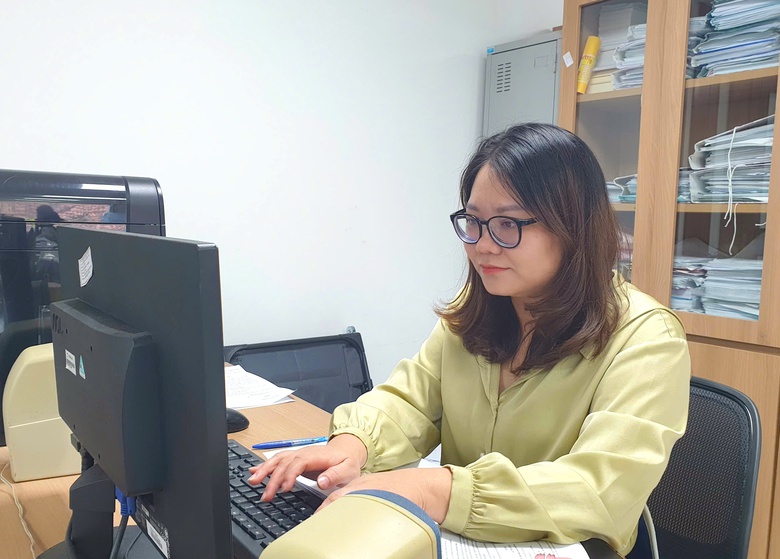 &Aacute;nh đ&egrave;n kh&ocirc;ng tắt tại Vụ Ph&aacute;p chế: Chuyện về người phụ nữ chọn ở lại v&igrave; tr&aacute;ch nhiệm- Ảnh 1.