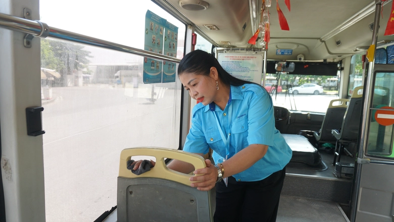 H&agrave;nh tr&igrave;nh dịu d&agrave;ng của những người phụ nữ tr&ecirc;n xe bu&yacute;t- Ảnh 3.