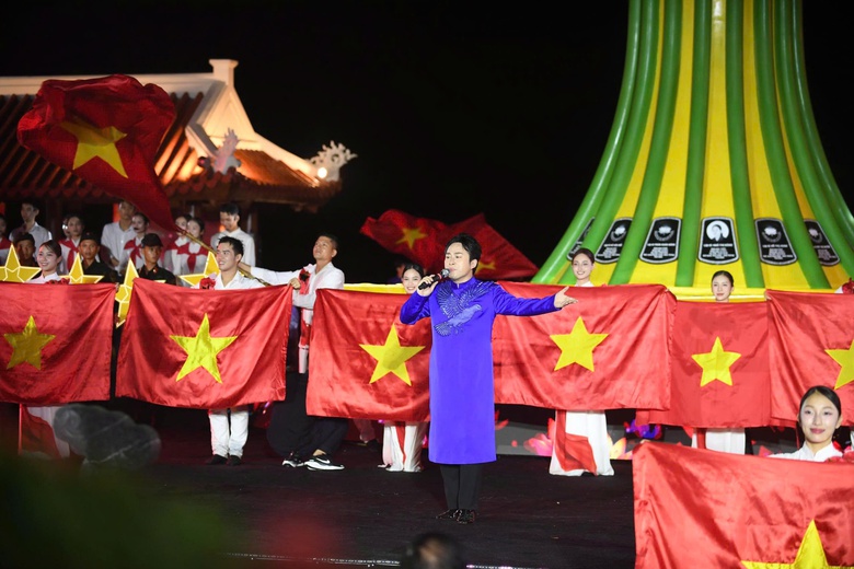 SHB đồng hành cùng chương trình nghệ thuật “Lời tri ân - Dòng sông hoa lửa” ở Quảng Trị- Ảnh 2. SHB đồng hành cùng chương trình nghệ thuật “Lời tri ân - Dòng sông hoa lửa” ở Quảng Trị- Ảnh 2.