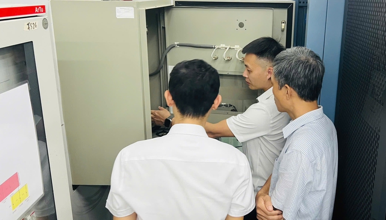 Khẩn trương phục hồi radar Vinh, không để gián đoạn an toàn bay- Ảnh 1. Khẩn trương phục hồi radar Vinh, không để gián đoạn an toàn bay- Ảnh 1.