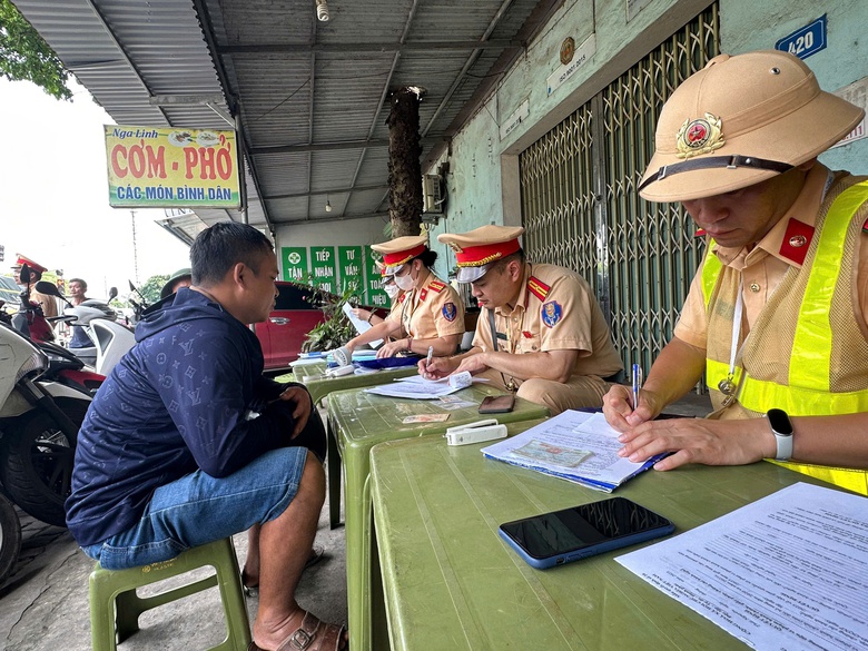Th&aacute;i Nguy&ecirc;n: H&agrave;ng ngh&igrave;n t&agrave;i xế bị trừ điểm bằng l&aacute;i theo Nghị định 168- Ảnh 1.