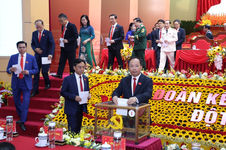 &Ocirc;ng Nguyễn Duy L&acirc;m t&aacute;i đắc cử B&iacute; thư Tỉnh ủy H&agrave; Tĩnh- Ảnh 2.