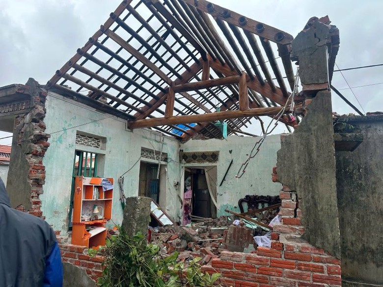 Bộ Công an hỗ trợ xây dựng nhà ở cho hộ dân bị thiệt hại do bão số 10 tại Ninh Bình- Ảnh 2. Bộ Công an hỗ trợ xây dựng nhà ở cho hộ dân bị thiệt hại do bão số 10 tại Ninh Bình- Ảnh 2.