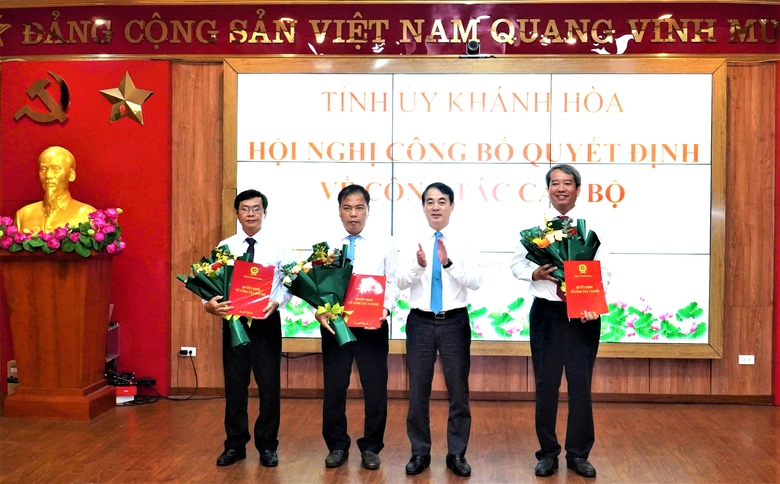 Kh&aacute;nh H&ograve;a điều động, bổ nhiệm Ph&oacute; gi&aacute;m đốc Sở X&acirc;y dựng v&agrave; l&atilde;nh đạo sở ng&agrave;nh, địa phương- Ảnh 1.