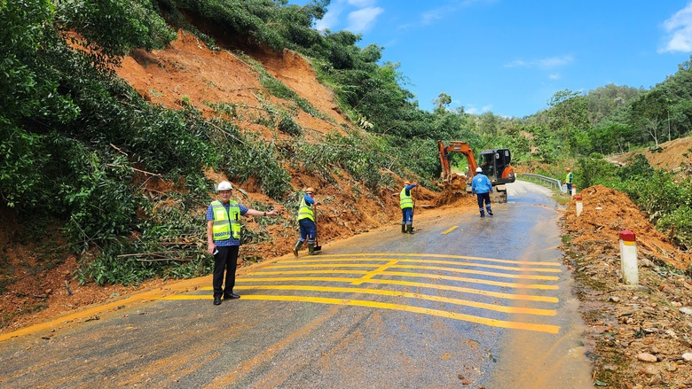 &ldquo;B&atilde;o chồng b&atilde;o, lũ chồng lũ&rdquo;, Nghệ An cần hỗ trợ 132 tỷ đồng để đảm bảo giao th&ocirc;ng- Ảnh 14.