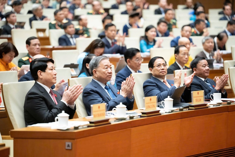 Cử tri v&agrave; nh&acirc;n d&acirc;n phấn khởi khi cả hệ thống ch&iacute;nh trị v&agrave;o cuộc x&oacute;a nh&agrave; tạm, dột n&aacute;t- Ảnh 2.