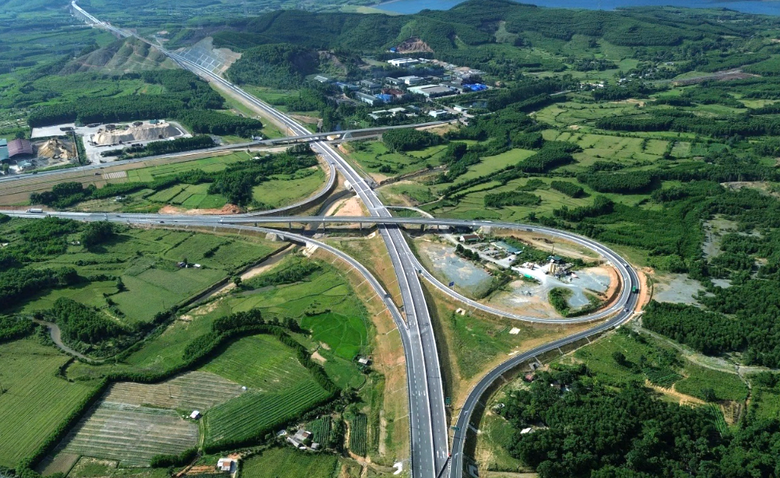 Thủ tướng Phạm Minh Ch&iacute;nh: Đột ph&aacute; hạ tầng, kiến tạo kh&ocirc;ng gian ph&aacute;t triển mới- Ảnh 2.