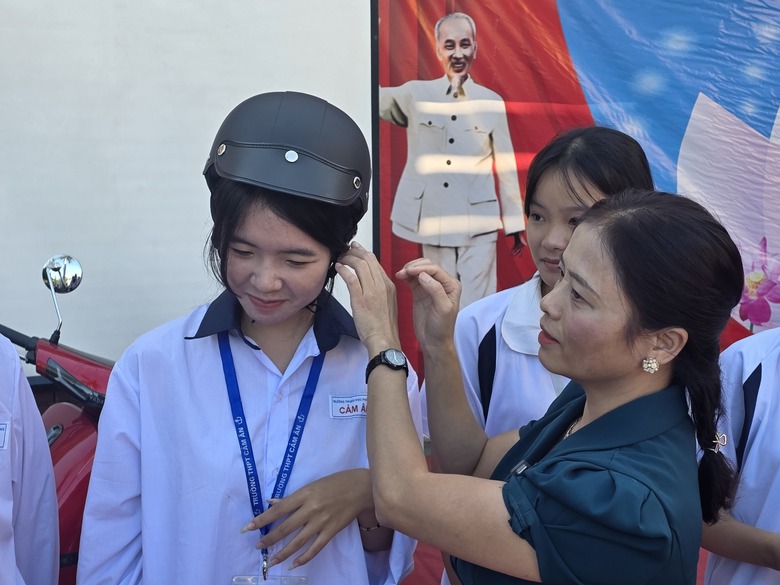 Hơn 1.000 học sinh L&agrave;o Cai được hướng dẫn kỹ năng l&aacute;i xe an to&agrave;n- Ảnh 3.