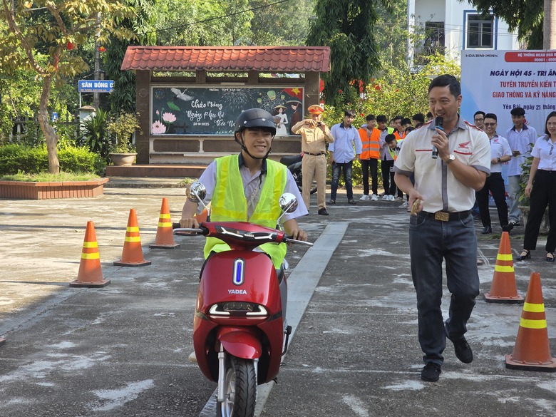 Hơn 1.000 học sinh L&agrave;o Cai được hướng dẫn kỹ năng l&aacute;i xe an to&agrave;n- Ảnh 7.