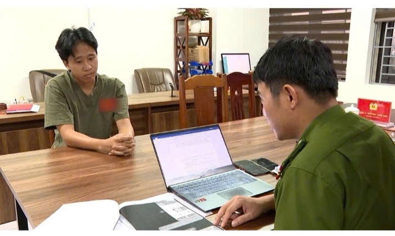 Tạm giữ thanh ni&ecirc;n chiếm đoạt tiền ủng hộ sau vụ xe thiện nguyện va chạm ở Thanh H&oacute;a- Ảnh 1.