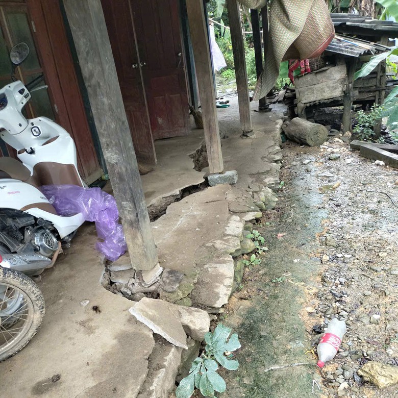 Thái Nguyên: Nguy cơ sạt lở đất đá đe dọa người dân ở xã Phúc Lộc- Ảnh 1. Thái Nguyên: Nguy cơ sạt lở đất đá đe dọa người dân ở xã Phúc Lộc- Ảnh 1.