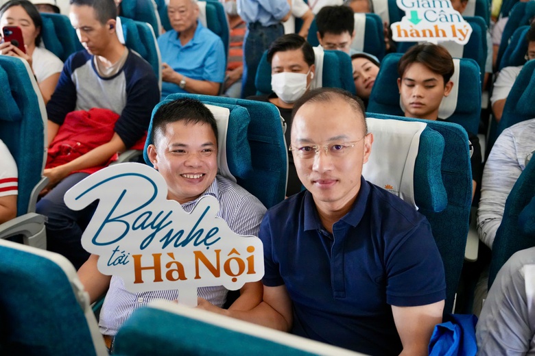 Kết nối vẻ đẹp m&ugrave;a thu Thủ đ&ocirc; với th&ocirc;ng điệp xanh c&ugrave;ng Vietnam Airlines- Ảnh 1.