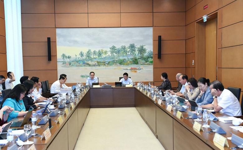 Chủ tịch Quốc hội: Ai kh&ocirc;ng ứng dụng chuyển đổi số, đứng qua một b&ecirc;n để người kh&aacute;c l&agrave;m- Ảnh 2.