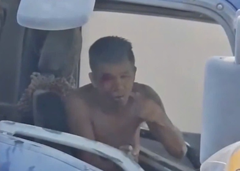 Khống chế kẻ "ng&aacute;o đ&aacute;" l&aacute;i xe tải g&acirc;y n&aacute;o loạn ở T&acirc;y Ninh- Ảnh 1.