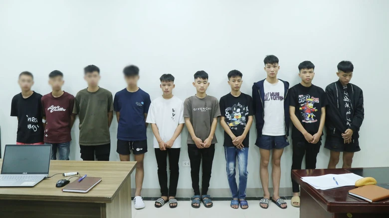 Bắt 20 đối tượng mang hung kh&iacute; diễu phố ở Bắc Ninh- Ảnh 1.