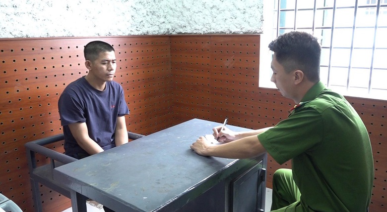 Bắt kẻ lợi dụng b&atilde;o lũ để lừa b&aacute;n m&aacute;y ph&aacute;t điện, chiếm đoạt h&agrave;ng tỷ đồng- Ảnh 1.