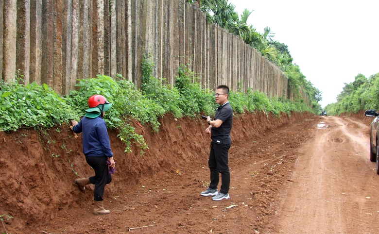 Đắk Lắk: Nghi vấn khai th&aacute;c đất tr&aacute;i ph&eacute;p tr&ecirc;n tuyến đường Ea Hồ - Tam Giang đang thi c&ocirc;ng- Ảnh 1.