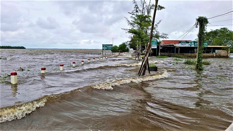 B&atilde;o 12 chưa đổ bộ, nhiều v&ugrave;ng thấp trũng của Huế đ&atilde; ngập s&acirc;u- Ảnh 3.