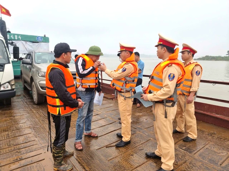 Hưng Y&ecirc;n: 9 th&aacute;ng, gần 600 trường hợp vi phạm giao th&ocirc;ng đường thủy- Ảnh 2.