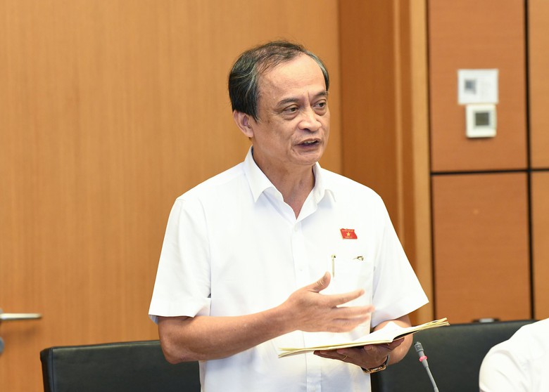 Đề nghị quy định r&otilde; Bộ trưởng chịu tr&aacute;ch nhiệm cuối c&ugrave;ng với chương tr&igrave;nh s&aacute;ch gi&aacute;o khoa- Ảnh 2.